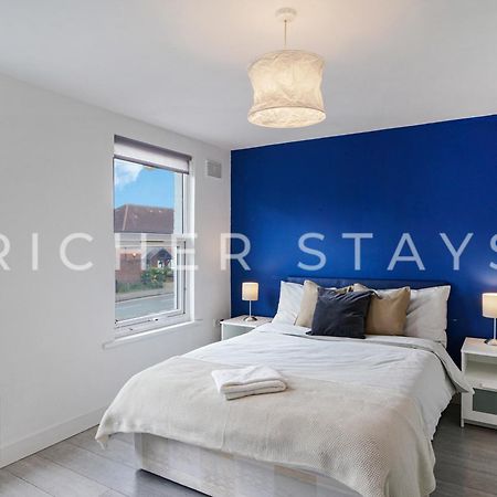 Large Home For Contractors & Families - Garden & Amenities Лондон Екстериор снимка